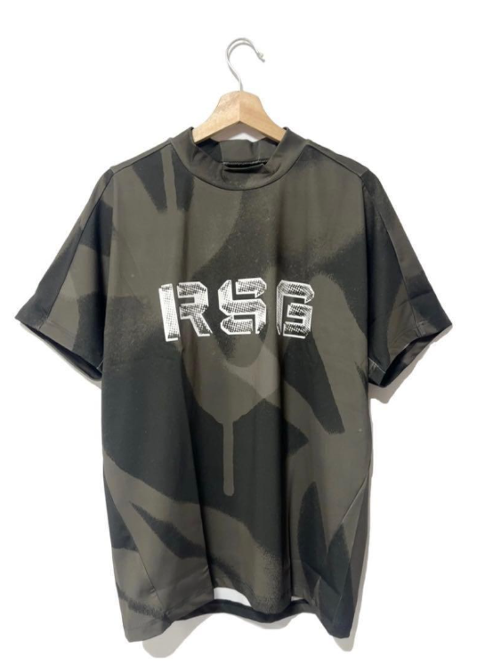 RSGロゴ スプレー ショートスリーブ モックネック