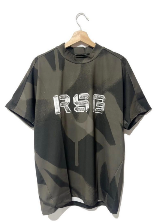 RSGロゴ スプレー ショートスリーブ モックネック