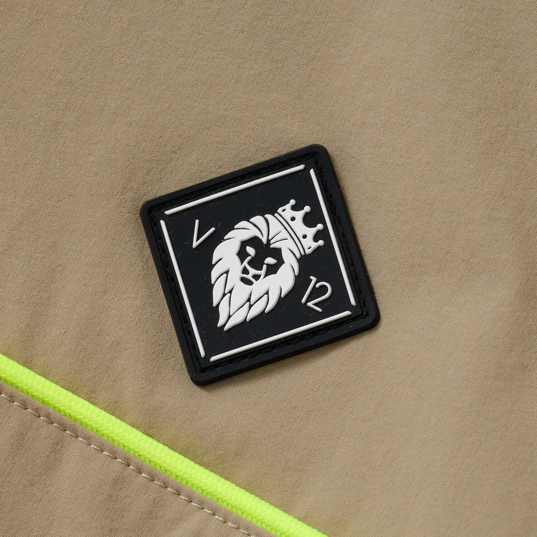 NEON L POLO