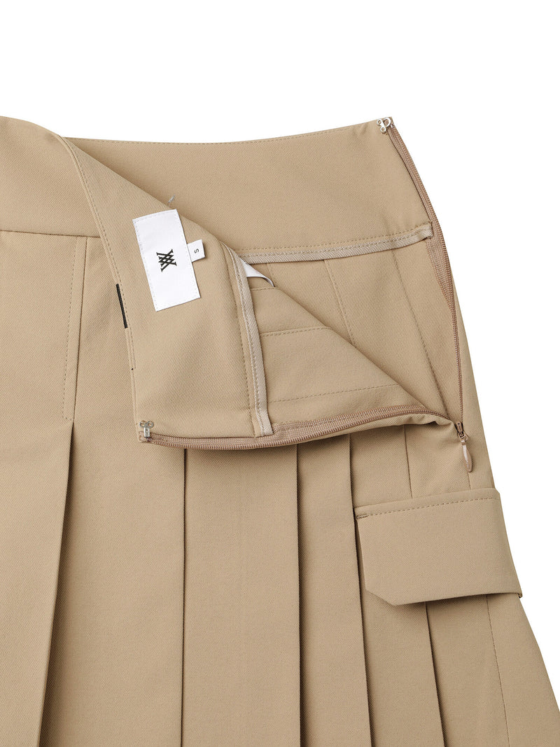 WOMEN OVER PLEATED HALF PANTS